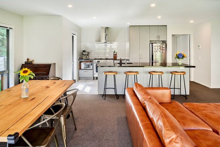 Photo of property in 32 Mooring Close, Whitby, Porirua, 5024