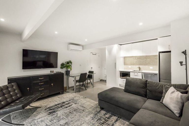 Photo of property in 3 Sandiacre Way, Browns Bay, Auckland, 0630