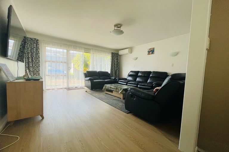 Photo of property in 2/15 Hayward Road, Papatoetoe, Auckland, 2025