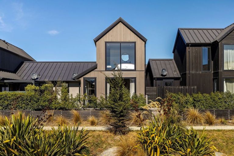 Photo of property in 18 Chapman Way, Jacks Point, 9371