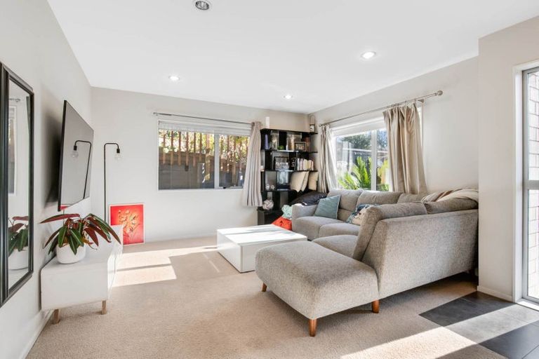 Photo of property in 69 Tamahere Drive, Glenfield, Auckland, 0629