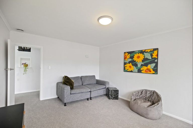 Photo of property in 6 Ely Place, Levin, 5510