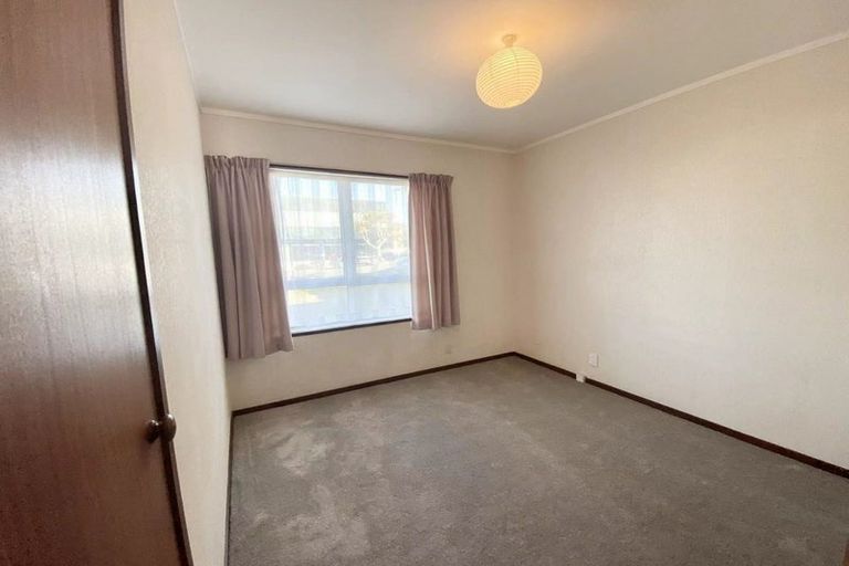 Photo of property in 5 Marlene Avenue, Te Atatu South, Auckland, 0610