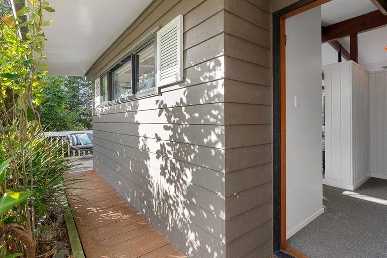 Photo of property in 7a Ellangowan Road, Waiake, Auckland, 0630