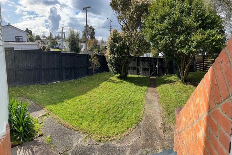 Photo of property in 46 Rua Road, Glen Eden, Auckland, 0602