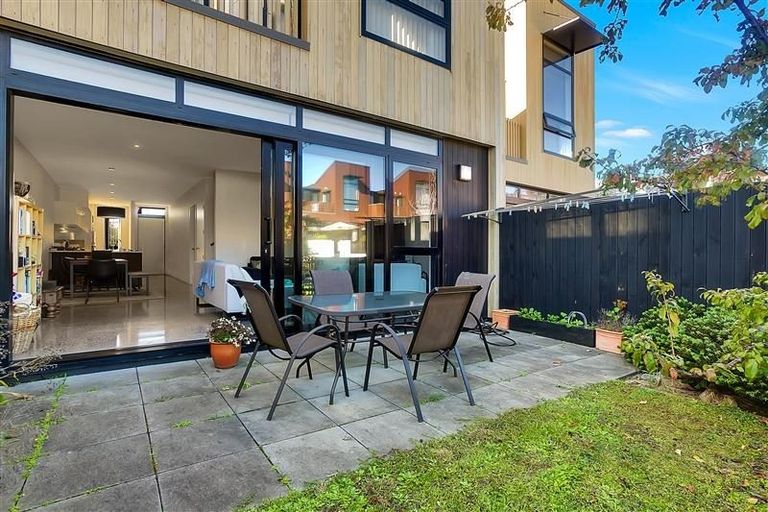 Photo of property in 25 Isitt Road, Hobsonville, Auckland, 0616