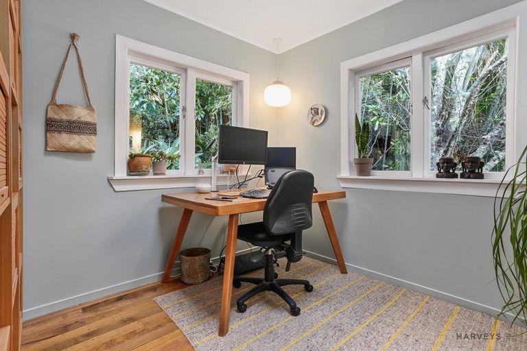 Photo of property in 4 Opou Road, Titirangi, Auckland, 0604