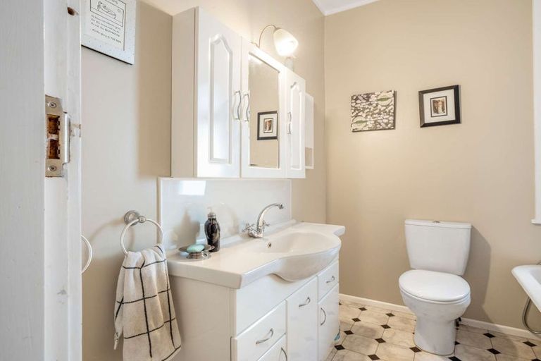 Photo of property in 32 Hutchison Crescent, Durie Hill, Whanganui, 4500