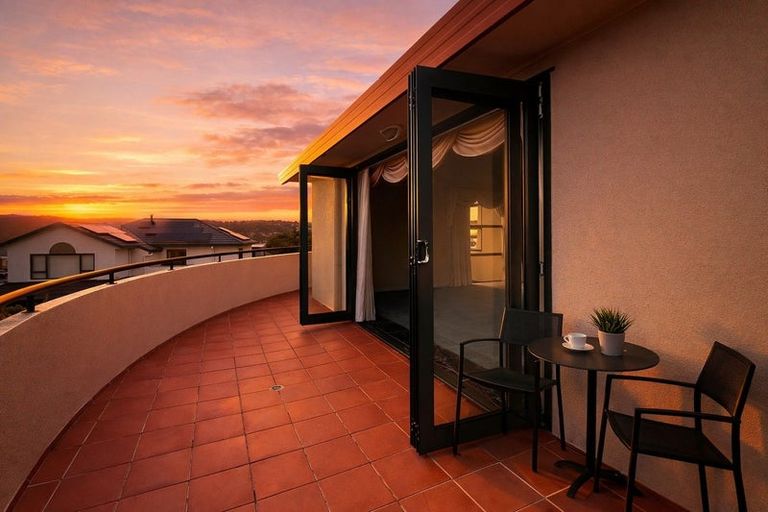 Photo of property in 24 Pendennis Point, Camborne, Porirua, 5026