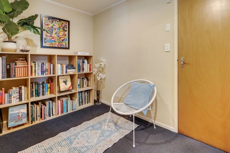 Photo of property in 15 Robbies Road, Shelly Park, Auckland, 2014