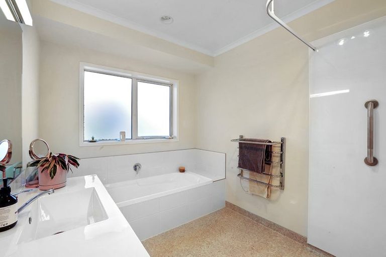 Photo of property in 200 Cowling Road, Hurdon, New Plymouth, 4371