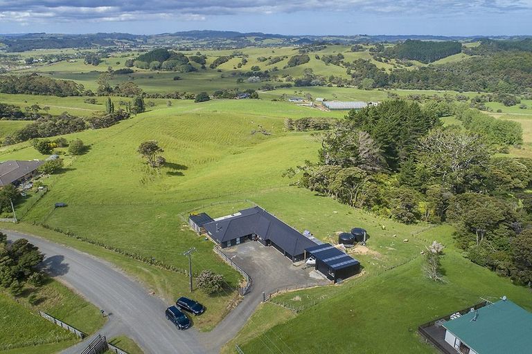 Photo of property in 87 Sheffield Road, Helensville, 0875