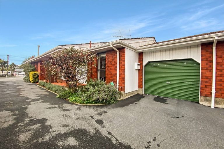 Photo of property in 8a Beauchamp Street, Karori, Wellington, 6012