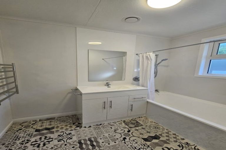 Photo of property in 5 Karewa Street, Castlecliff, Whanganui, 4501