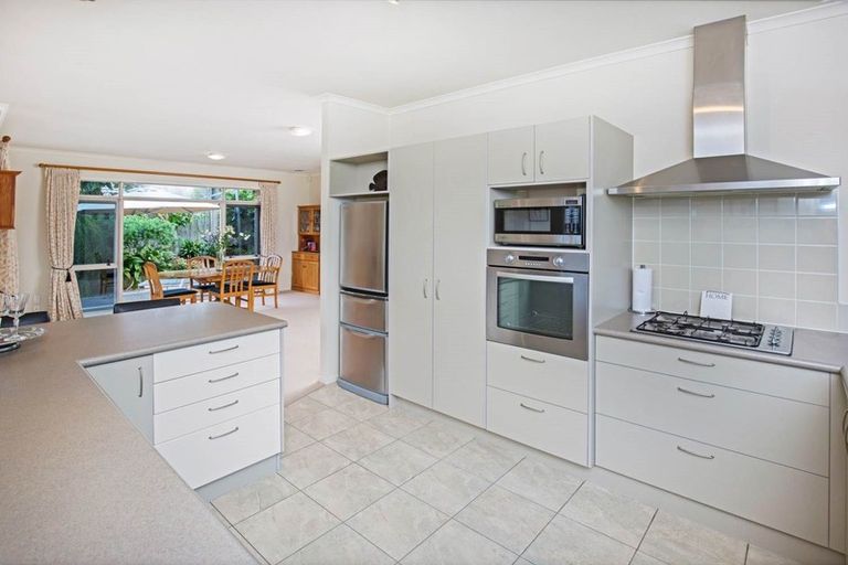 Photo of property in 4 Saltwood Street, Red Beach, 0932