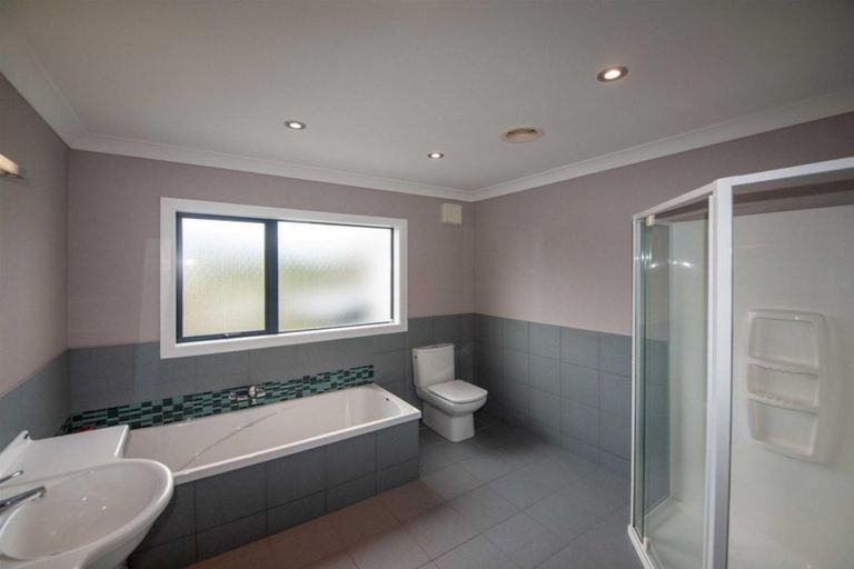 Photo of property in 20 Wantwood Grove, Churton Park, Wellington, 6037