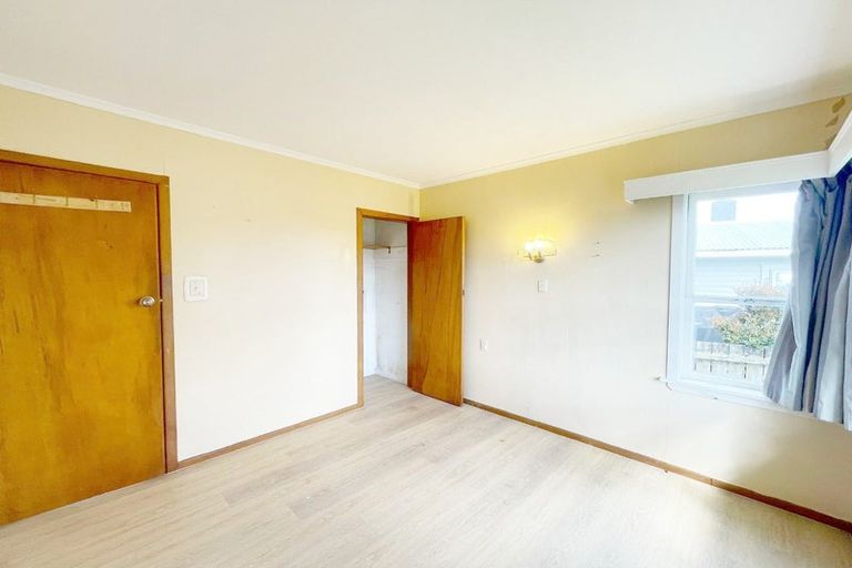 Photo of property in 35 Exmouth Road, Northcote, Auckland, 0627