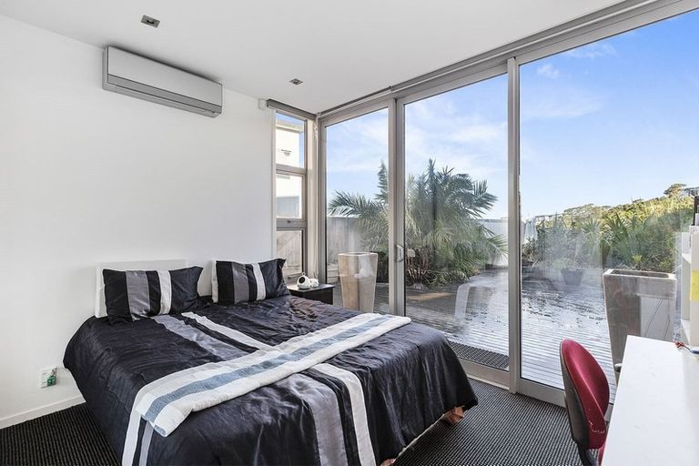 Photo of property in 56 Tamworth Crescent, Newlands, Wellington, 6037