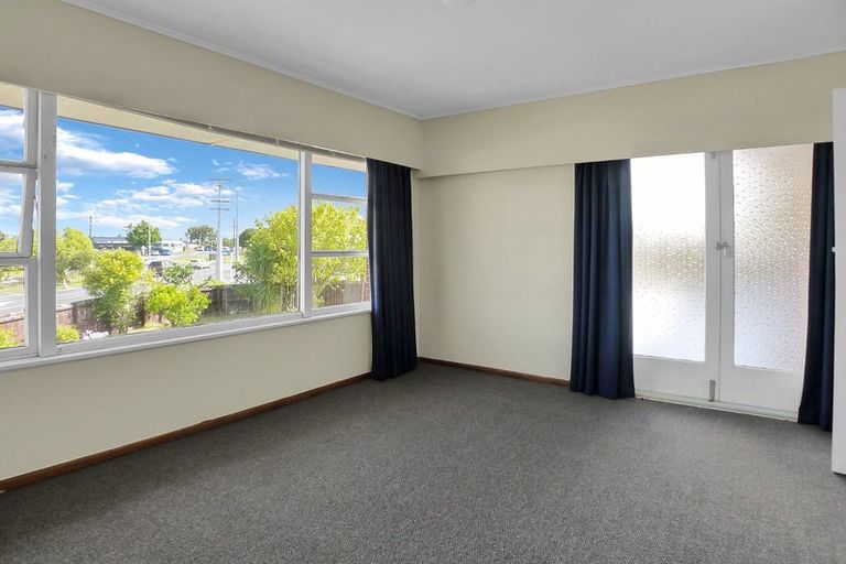 Photo of property in 739 Te Atatu Road, Te Atatu Peninsula, Auckland, 0610