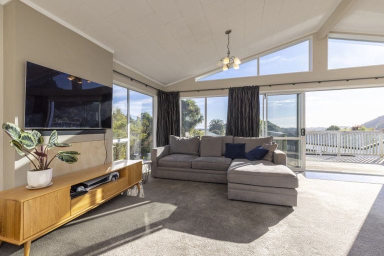 Photo of property in 43 Kaitawa Crescent, Paraparaumu, 5032