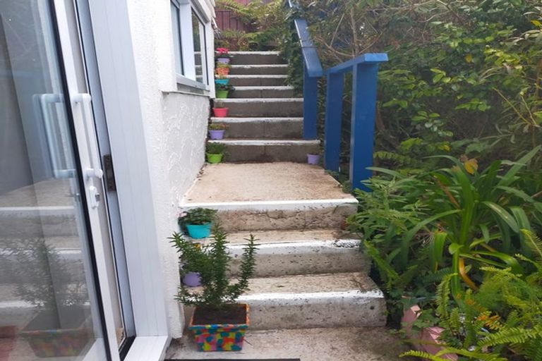 Photo of property in 29 Kingston Heights Road, Kingston, Wellington, 6021