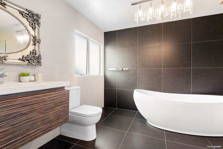 Photo of property in 22 John Brooke Crescent, East Tamaki Heights, Auckland, 2016