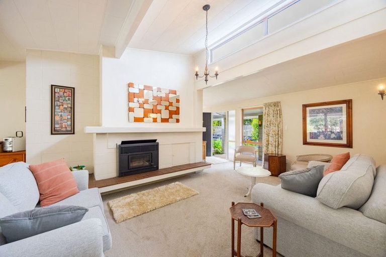 Photo of property in 72 Puketapu Road, Taradale, Napier, 4112