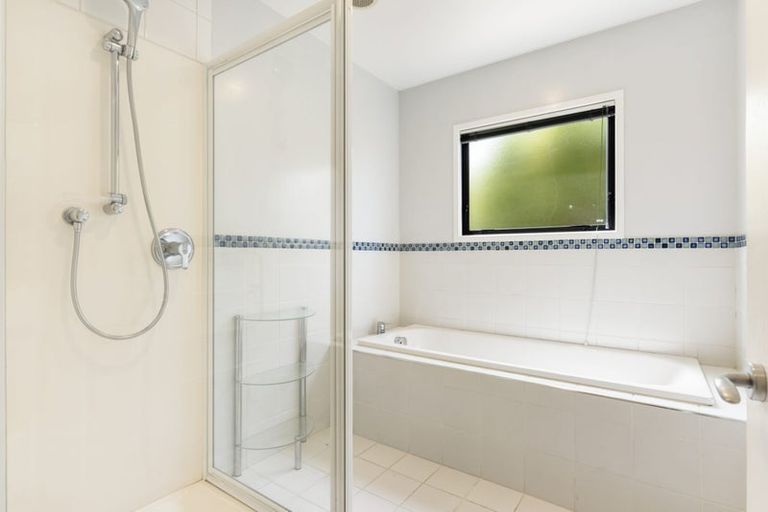 Photo of property in 17 Piriti Drive, Te Atatu Peninsula, Auckland, 0610