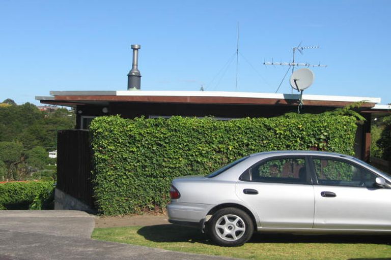 Photo of property in 2/5 Havana Place, Glenfield, Auckland, 0629