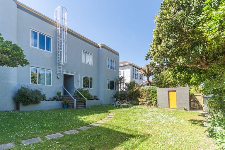 Photo of property in Hamilton Flats, 9u3 Hawker Street, Mount Victoria, Wellington, 6011