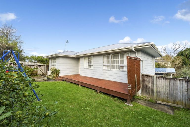 Photo of property in 69 Kemp Road, Massey, Auckland, 0614