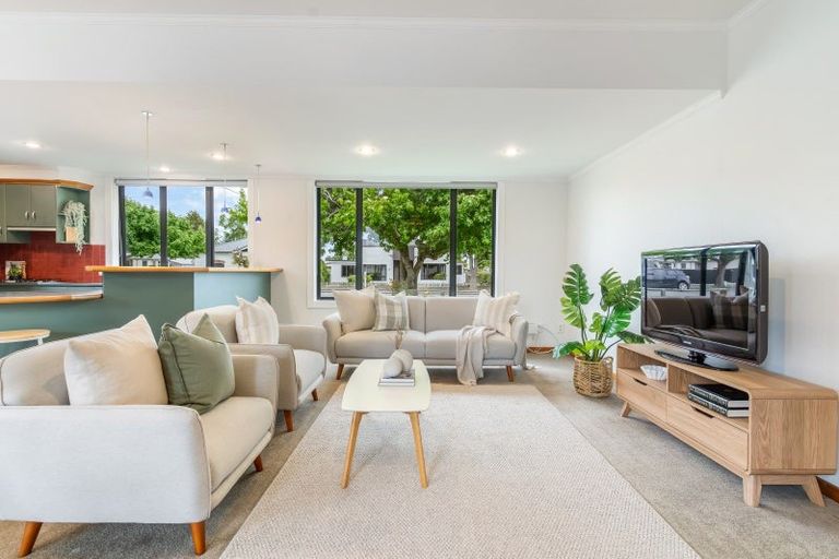 Photo of property in 32 Mary Street, Winton, 9720