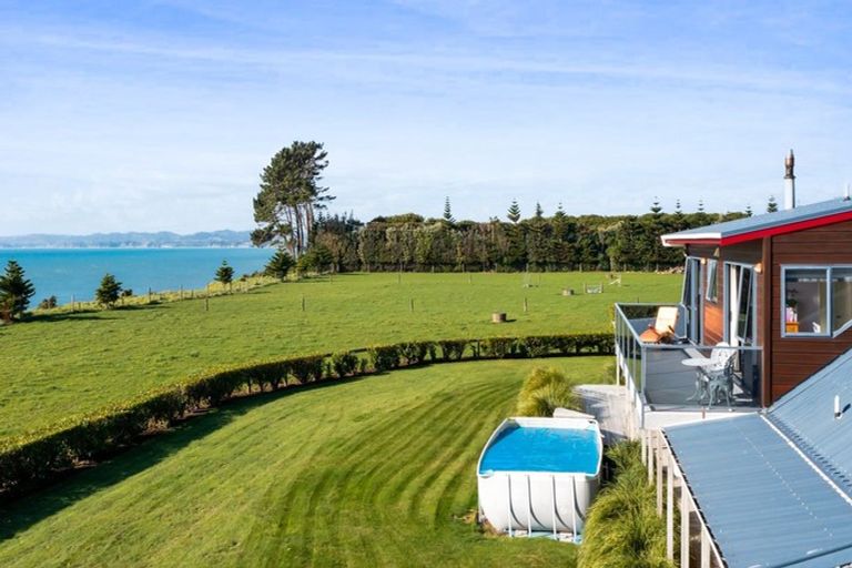 Photo of property in 957 Main Road North, Onaero, Waitara, 4383