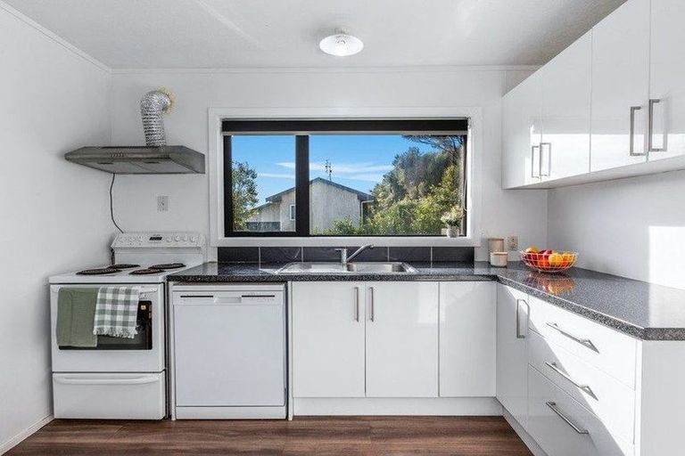 Photo of property in 49a Albatross Close, Whitby, Porirua, 5024