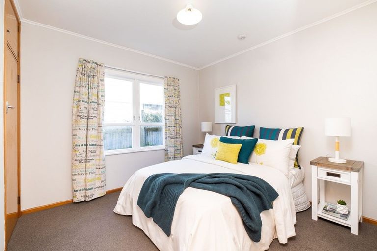 Photo of property in 1 Balmoral Street, Taradale, Napier, 4112