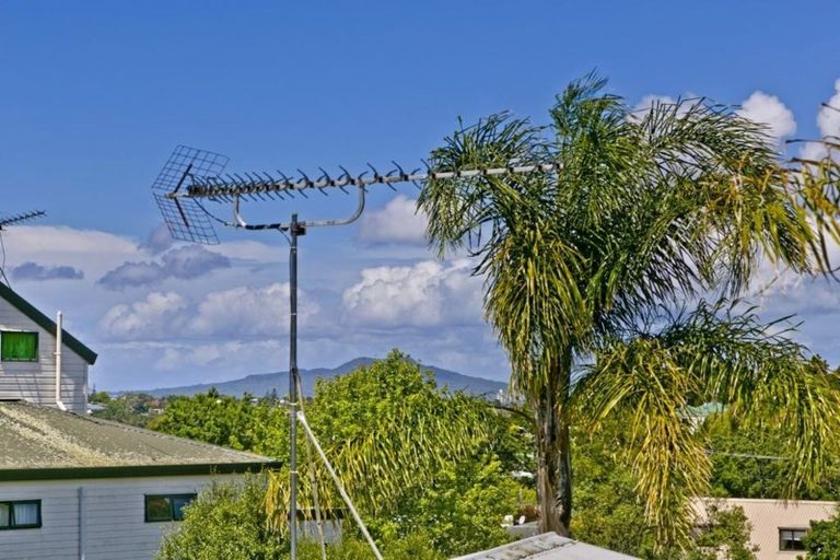 Photo of property in 1/65 Girrahween Drive, Totara Vale, Auckland, 0629