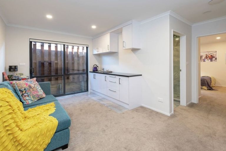 Photo of property in 16 Carlos Drive, Flat Bush, Auckland, 2016