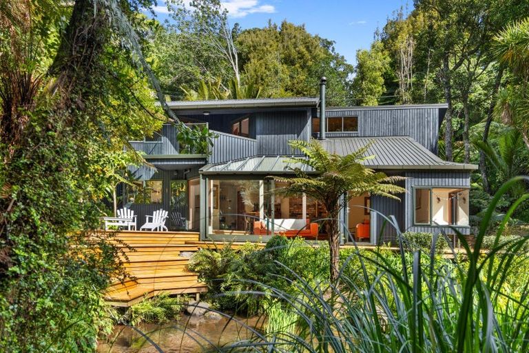 Photo of property in 11 Kereru Place, Upper Vogeltown, New Plymouth, 4310