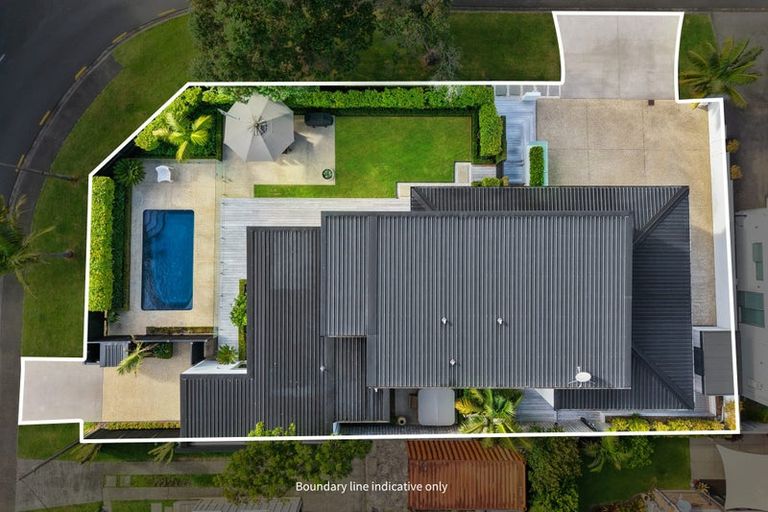Photo of property in 52 Walton Street, Red Beach, 0932
