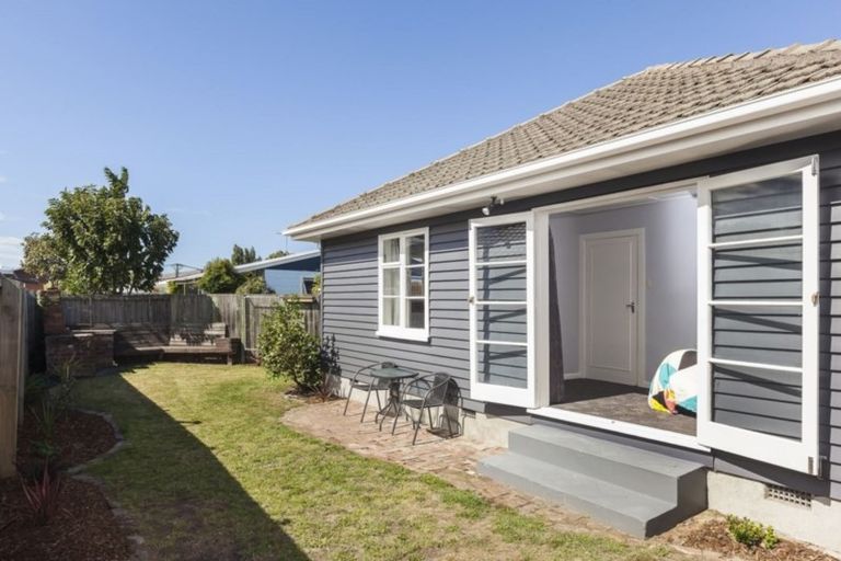 Photo of property in 12 Goldsmith Place, Waltham, Christchurch, 8023