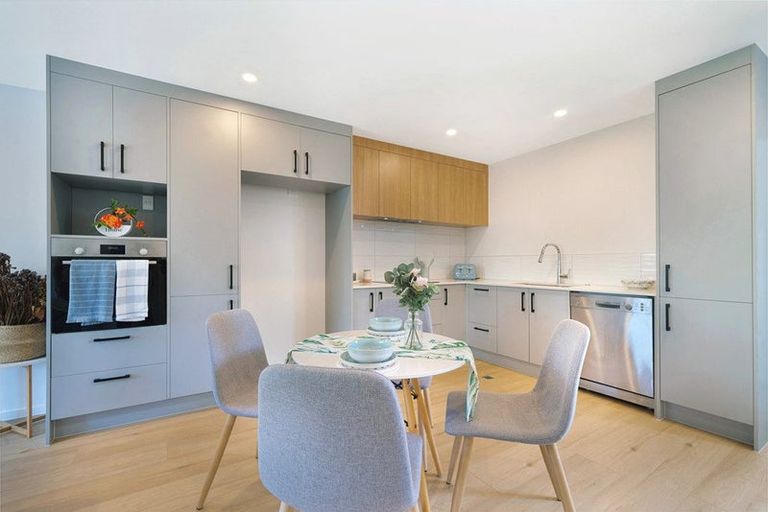Photo of property in 7/17 Rewarewa Road, Te Atatu Peninsula, Auckland, 0610