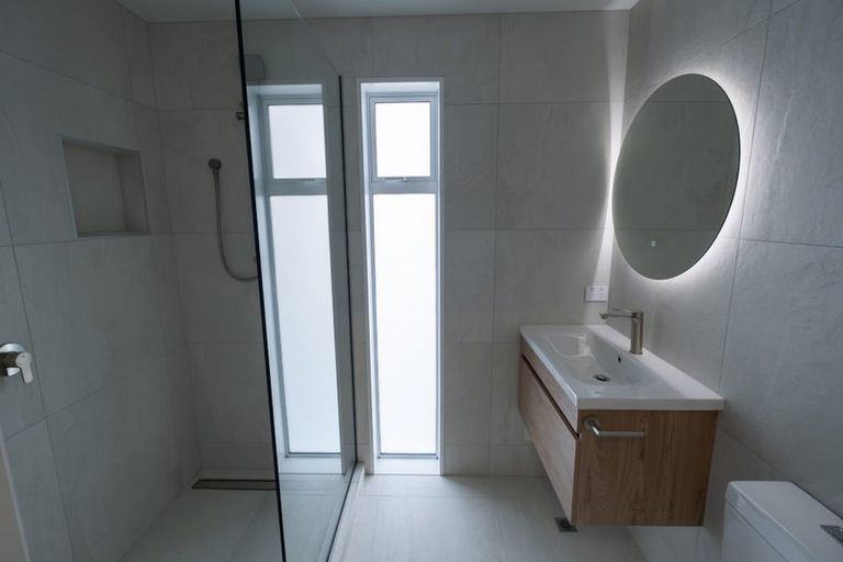 Photo of property in 5a Gill Avenue, Te Atatu Peninsula, Auckland, 0610