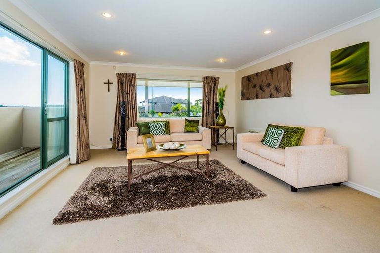 Photo of property in 6 Mulroy Place, Pinehill, Auckland, 0632