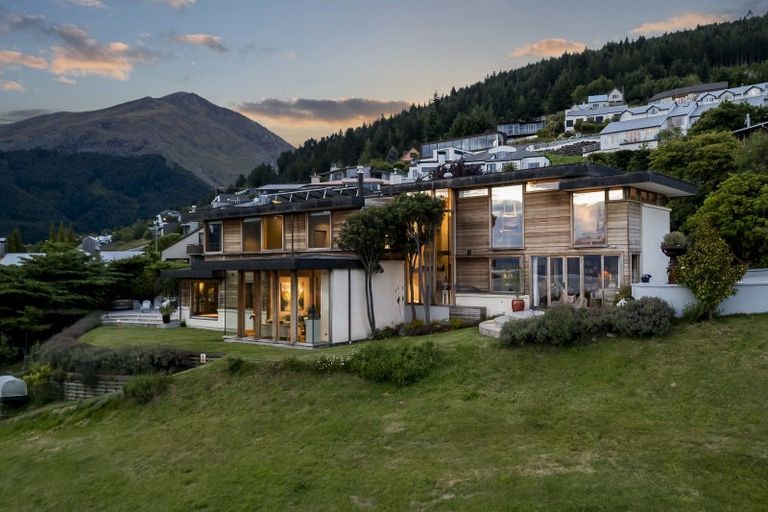Photo of property in 27 Edinburgh Drive, Queenstown, 9300