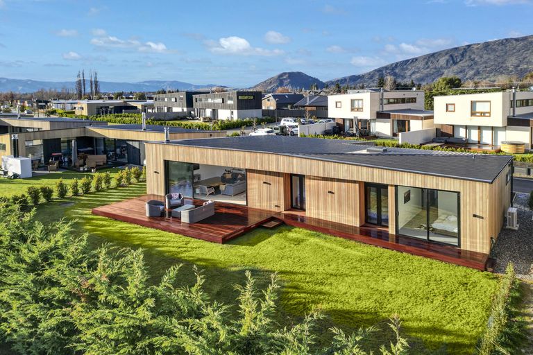 Photo of property in 13 Fern Burn Close, Wanaka, 9305