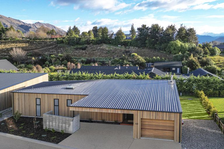 Photo of property in 13 Fern Burn Close, Wanaka, 9305