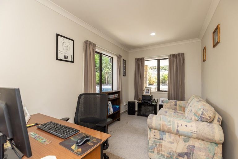 Photo of property in 33 Gandalf Crescent, Paraparaumu, 5032