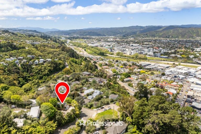 Photo of property in 24 Miromiro Road, Normandale, Lower Hutt, 5010