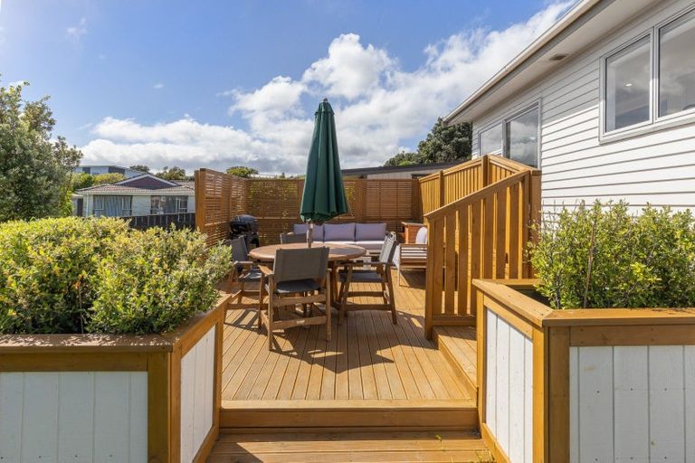 Photo of property in 2 Pennant Grove, Titahi Bay, Porirua, 5022