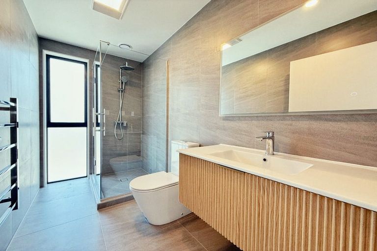 Photo of property in 4a Roberts Road, Matakatia, Whangaparaoa, 0930